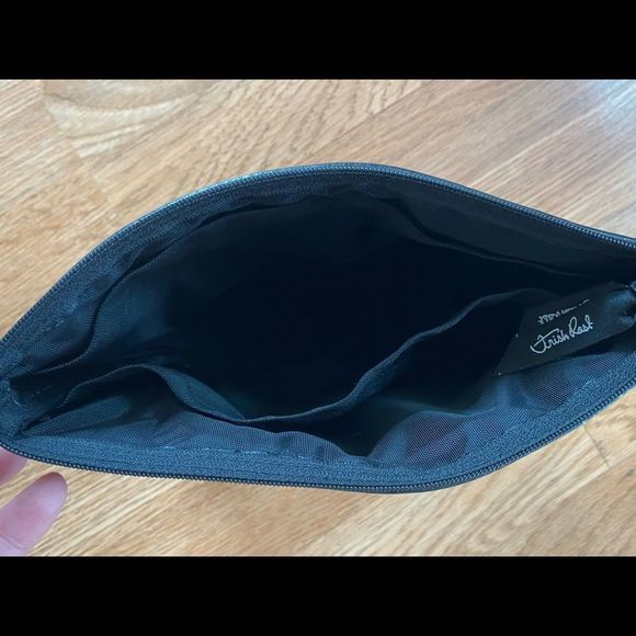 $6 🌸 Madison Handbags ~ Trish Rost Collection ~ Black ~ Cosmetics Bag - Picture 4 of 6
